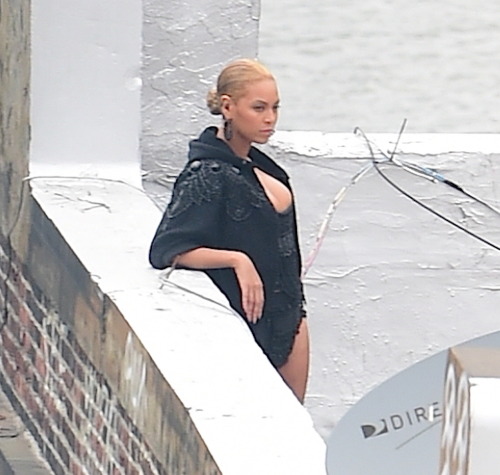 celebritiesofcolor:  Beyonce at a photo shoot for Givenchy