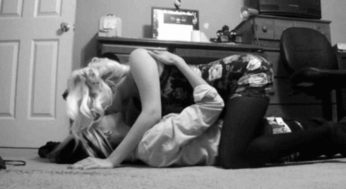 Porn photo Young lesbian kiss