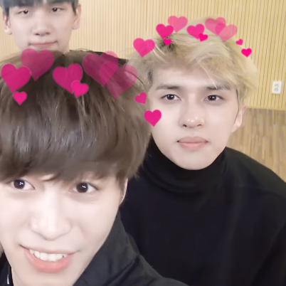 lq-hakyeon: ken:  hongbin &amp; us: ✨✨☁️✨✨☁️☁️✨☁️✨☁️☁️✨☁️✨