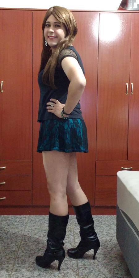 Julia Crossdressing