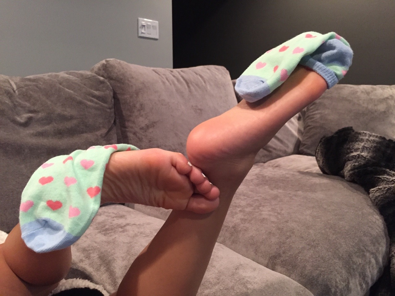 buntoes:  like seeing me play with my socks after a workout??   join my private blog
