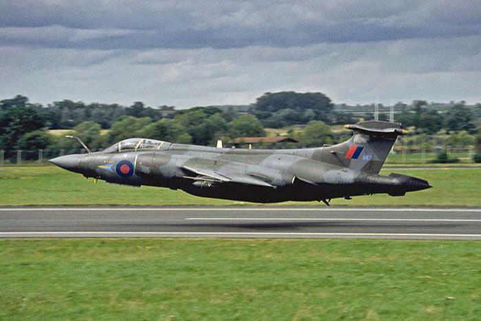 enrique262:  centreforaviation:How low you can go?  Blackburn Buccaneer.