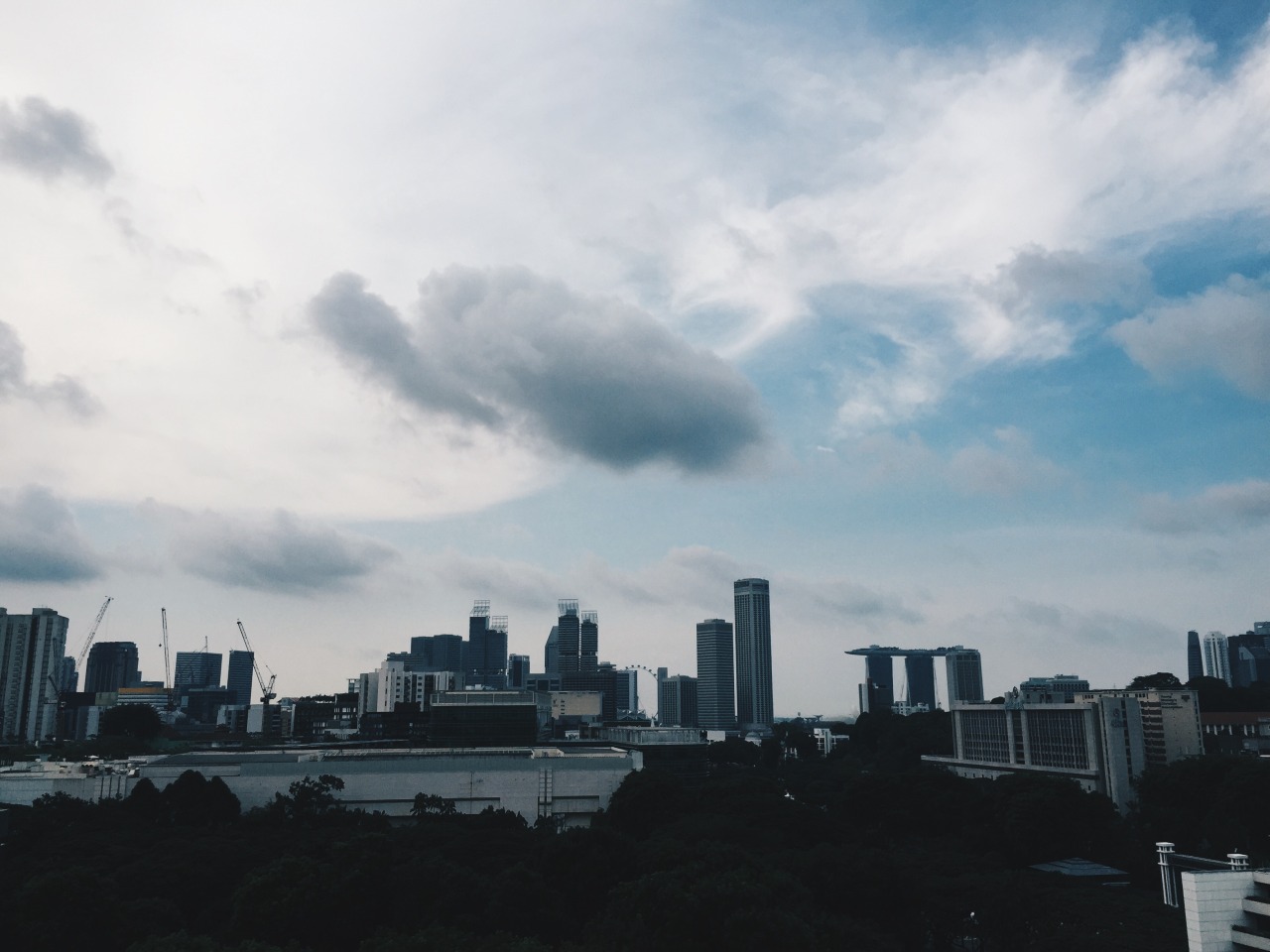 treunenthibault:  Singapore sky(line)