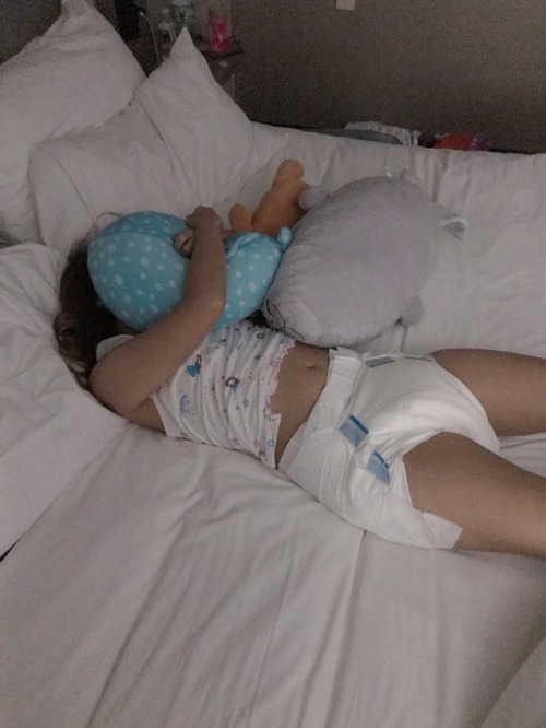diaperedlilgirl: I was a soggy butt the other night and instead of giving me a change, someone decid