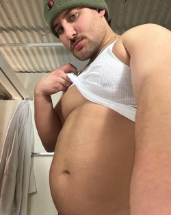 thic-as-thieves:Was feelin my belly. So got some selfies for y’all😛Link in bio!😈