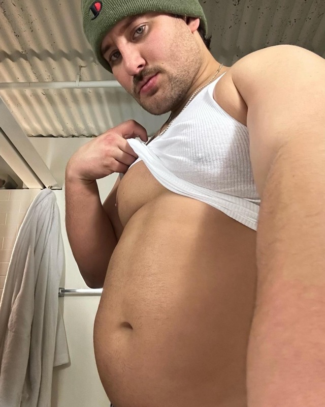 thic-as-thieves:Was feelin my belly. So got