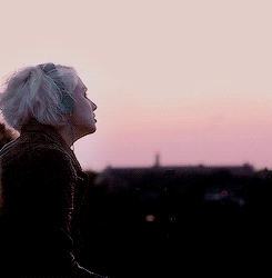 ohrileys:    sense8 meme  • [2/8] sensates: Riley BlueI miss the winter. Just