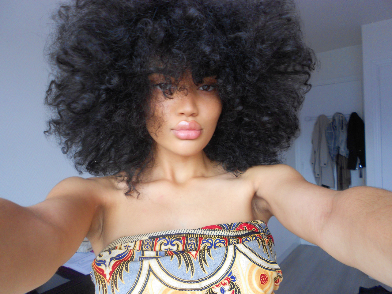 reinenolwenn:  rocking my unwanted frizz and crushed curls; 7 day-old fro, baby.