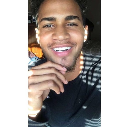 dldonte215:  thebaitshop:  Elijah 😜👅 …he has a sexy twin brother too 😩  Bro bro