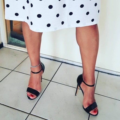 Dots and heels with warm weather.. need I say more? ☀️