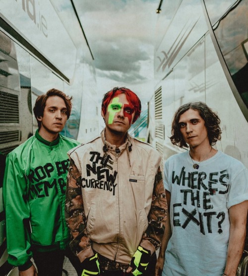 LISTENING TO WATERPARKS MAKES YOU HOTTER