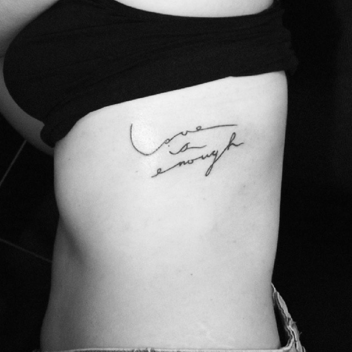 L O U R Pequenostatuajes Pequeno Tatuaje Que Dice Love
