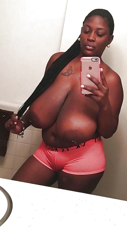 bigpapitaz:  Luv Nipple Rings😍😍😍 PILLOWS💖💖💖 Them LIPS though😍😍😍