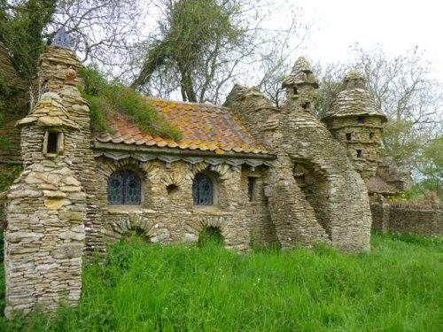 night-gem-shit: visitheworld: Colin’s Barn, Chedglow / England (via www.28dayslater.co.uk). @msticra