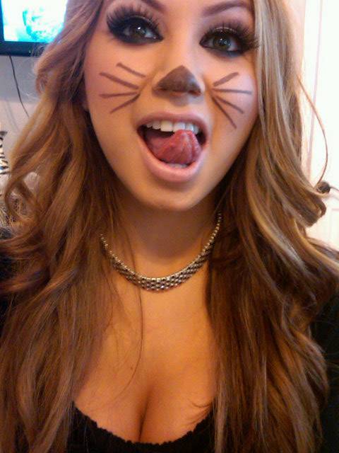 naked-auntie: halloweenisforthesexy: Why yes, cats sure do like to use their tongues a lot! Check ou