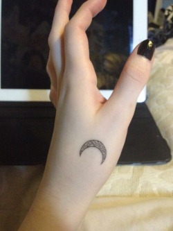 W0Nder-Lesss:  Cute Lil Moon