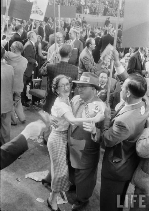 Dancing at the Democratic National Convention(Francis Miller. 1956)