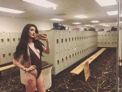 stripper-locker-room:  virtuallychokeme