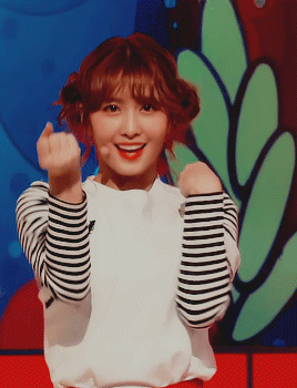 femaleidols: momo performing knock knock on 170223 (for anon)