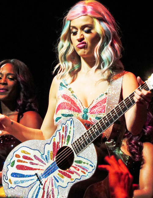  10.10 - Katy Perry Peforms At Toyota Center, Houston [HQ] 