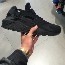 yungella:  profashionall:  beautifullydopeshit:  what are these called?  Nike Air Huarache