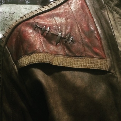 rainbowrites:enjolrant:Details of the repairs to Finn’s jacketAnd that Poe was the one to repair it 