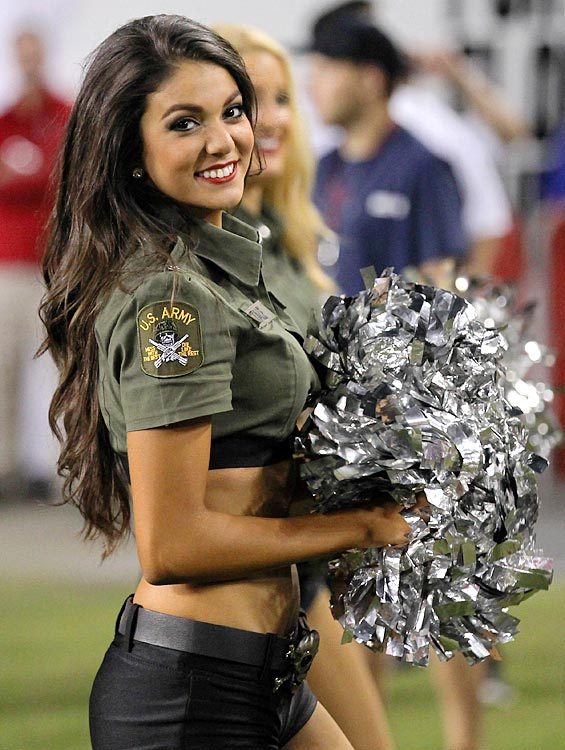epicfemales:  Tampa Bay Bucs’ Cheerleaders showing love and respect for those who’ve