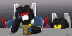 starbanshee:  goingloco:  Skywarp being needy.