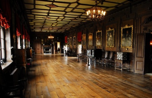 cair–paravel:Chirk Castle, Wales, built in 1295 by Roger Mortimer de Chirk as one of the fortresses 