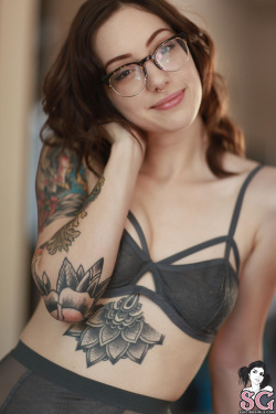 allsuicidegirls:  Photoset of the day: Feryn  wow