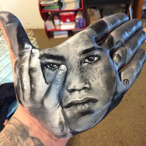 jedavu: Artist Paints Stunningly Realistic Portraits on His Hand and Stamps Them on PaperArtist Russ