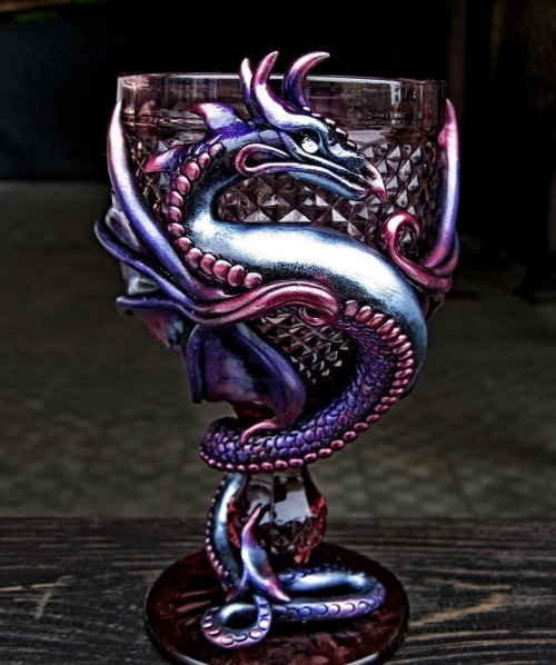 sosuperawesome:Dragon Cups And Bowl on Etsy