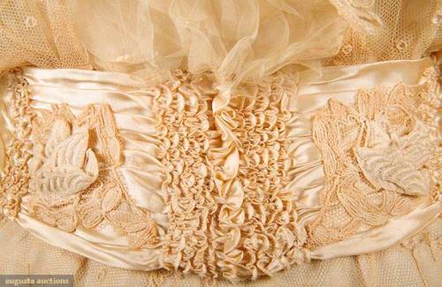 E. STEIRS ECRU LACE DINNER GOWN, PHILADELPHIA, c. 1905