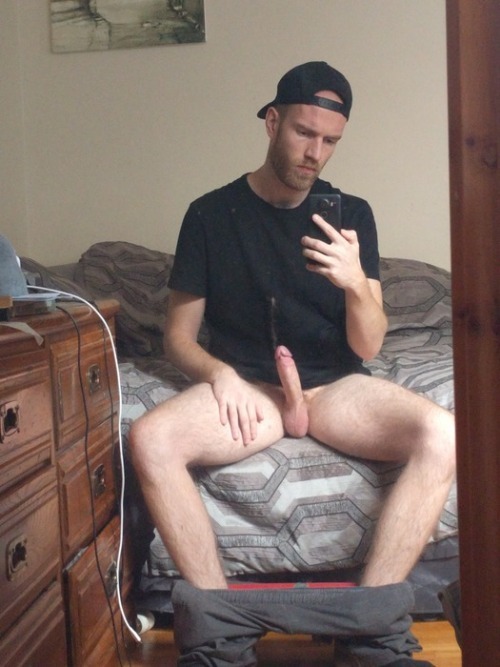 alanh-me:  163k+ follow all things gay, naturist and “eye catching”  