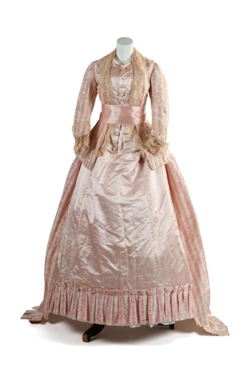 Dress ca. 1868-70From Enchères Sadde via Interencheres
