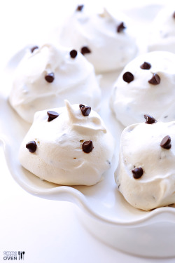 ilovedessert:  Chocolate Chip Meringue Cookies