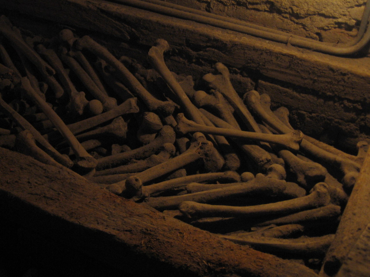 mortem-et-necromantia:  Catacombs of San Francisco, Perú. 