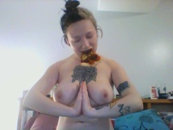 Pizza Pranamasana! juliaew: lady-dirtbag: theelectracomplex: At one with pizza. I love this woman. Praise to the Pizza Goddess!  