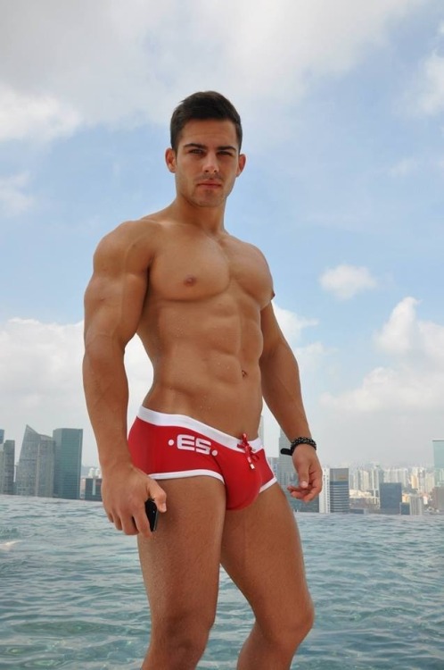 His bulge looks amazing - makes a guy dream - WOOF