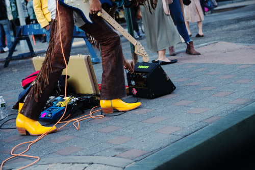 “the world is not my own i’m just a passing through”soho, nyc.(Fuji X-T2)