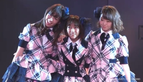 AKB48の1期生 小嶋陽菜 高橋みなみ 峯岸みなみ AKB48 9周年記念公演にて