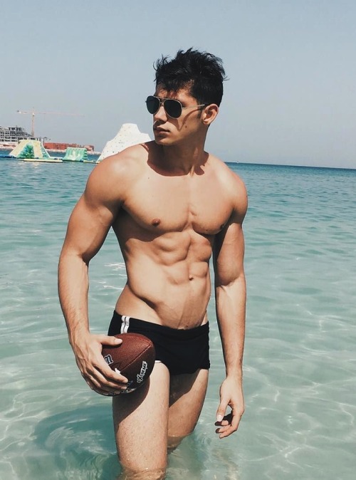 completelyfine:  http://completelyfine.tumblr.com/ Thanks for following!