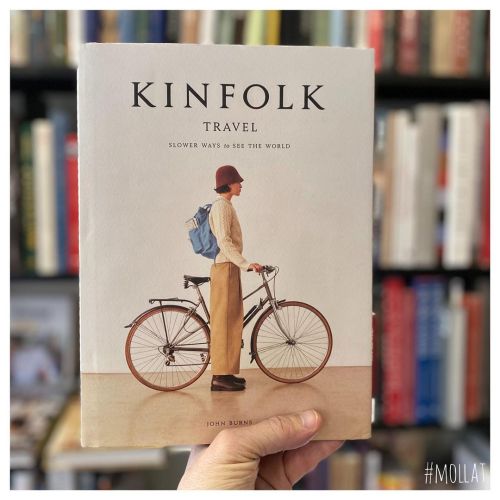 KINFOLK TRAVEL (Slower ways to se the world) est disponible au rayon Photo / Déco de la @libr