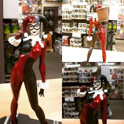 hw-jho:  Harley Quinn Icons statue looking great! Nice metallic red paint really pops. #harleyquinn #batman #statue  (at Heroes World)