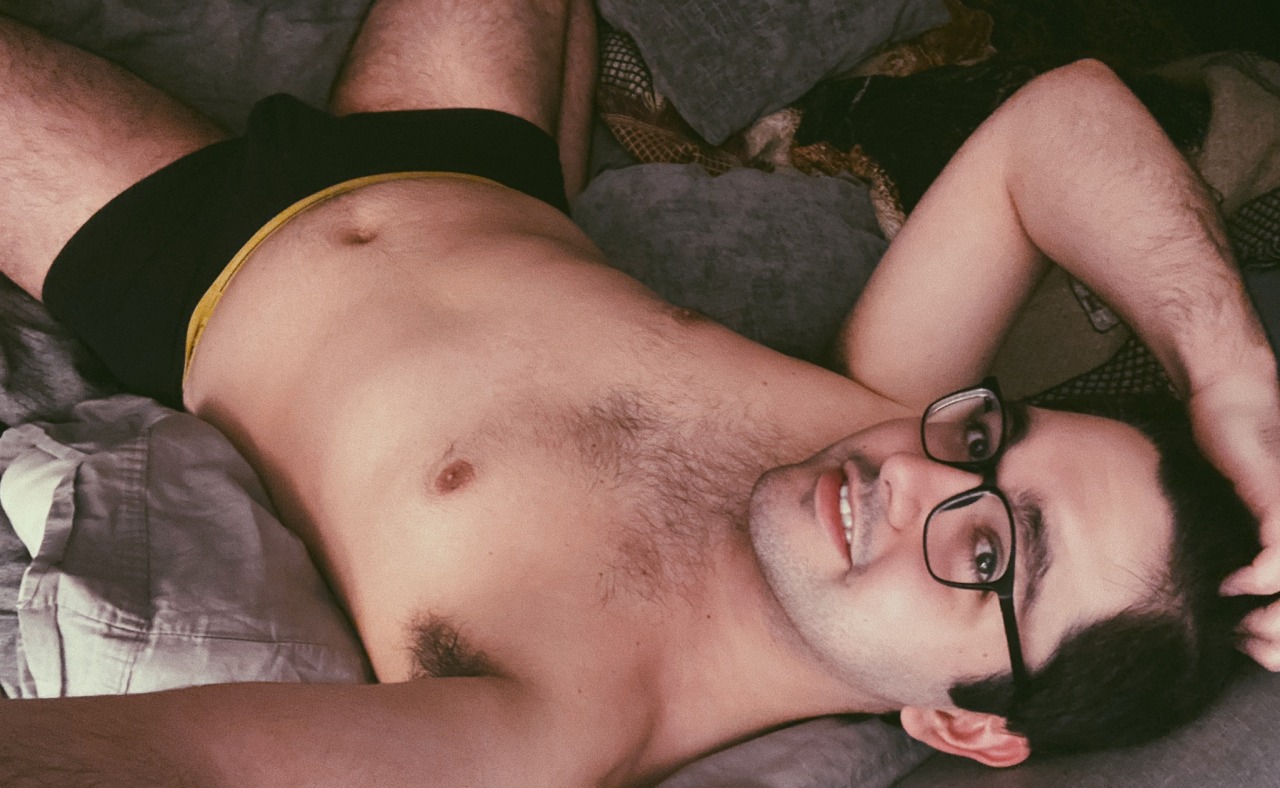boybarrett-deactivated20211126:it’s a miracle, I took a shirtless photo of myself