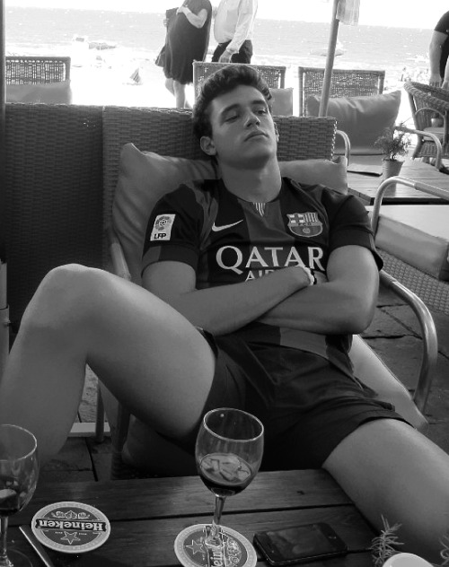 fuckablebois: Little tease with his legs spread, begging to get picked without lube by his coach whi