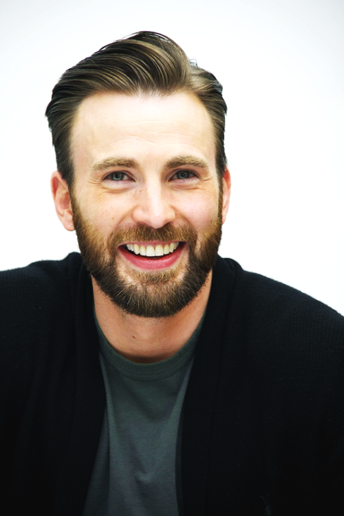 chrisevansedits:CHRIS EVANS“Avengers: Age of Ultron” Press Conference | April 11, 2015