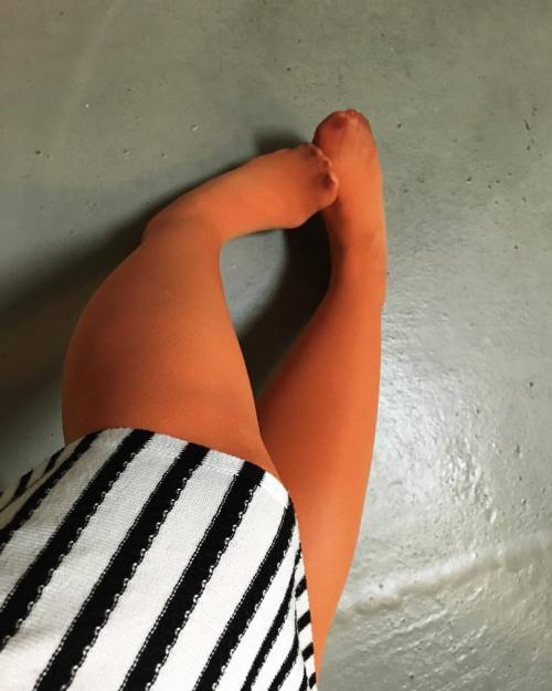 Orange you glad we’re friends #tights #nylons #hosiery #stockings #ootd #hoseb4bros #orangetig