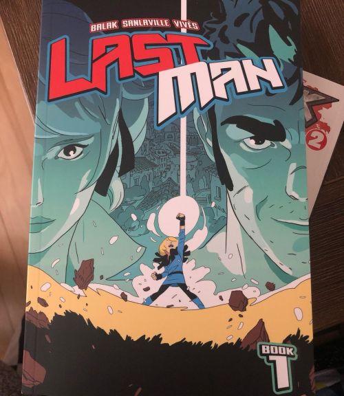 So, weird thing about me: I savour the smell of books like other people savour the smell of fine wines. Don’t judge me.
This Skybound edition of #LastMan not only smells really good but it brings back waves of nostalgia for this #Robotech book I...