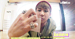 kehleyz:  vixx showing off their baby pictures ◕‿◕ 